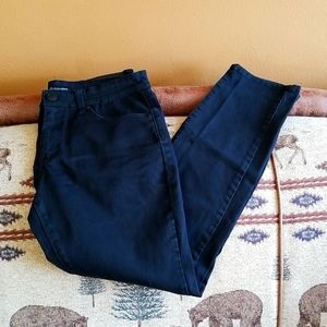 Mens 32x32 black fried denim slim jeans.